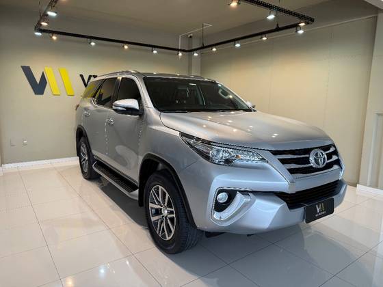 TOYOTA HILUX SW4 2.8 SRX 4X4 16V TURBO INTERCOOLER DIESEL 4P AUTOMÁTICO